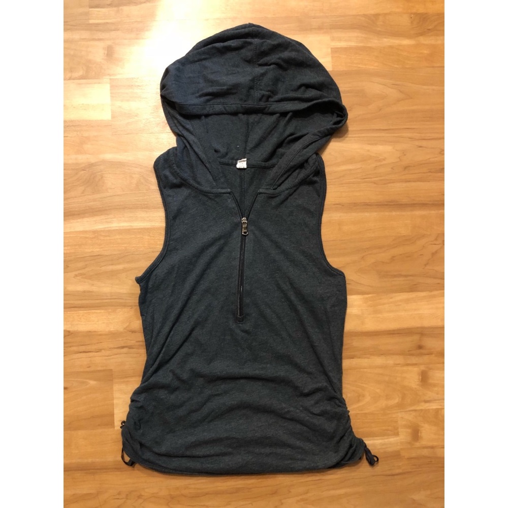 Under Armour semi fitted hooded tank with side tie
